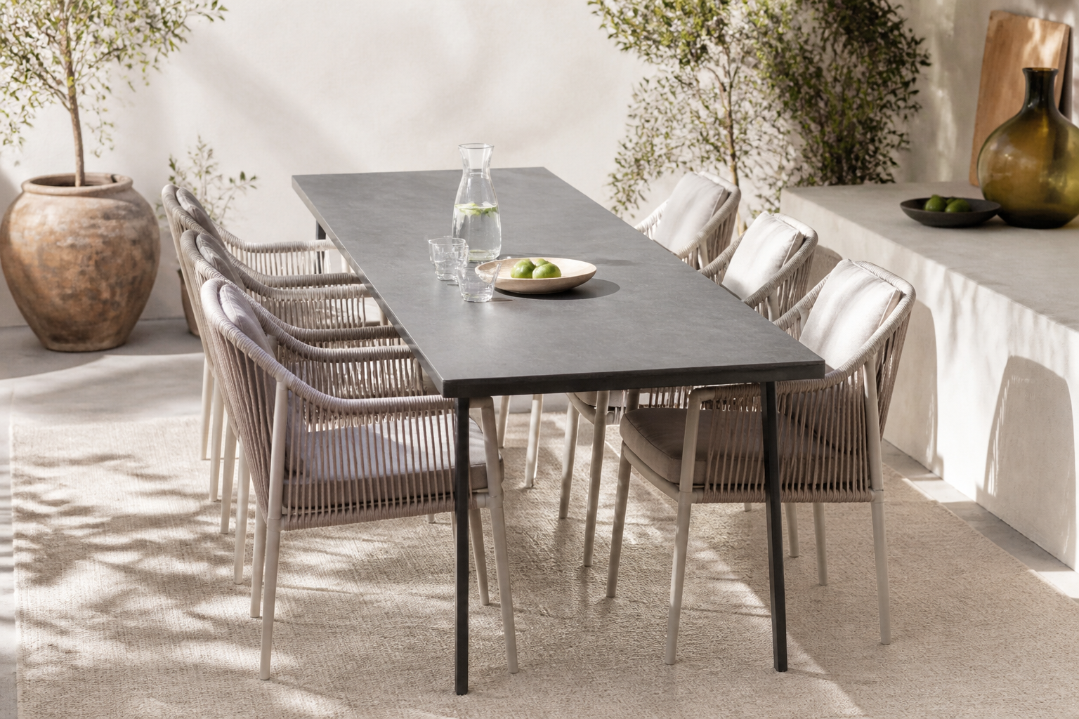 Welke smalle tuintafel past tegen de gevel?